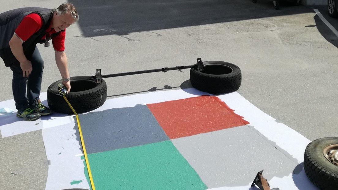 Maling av prøveflater i fire fager.