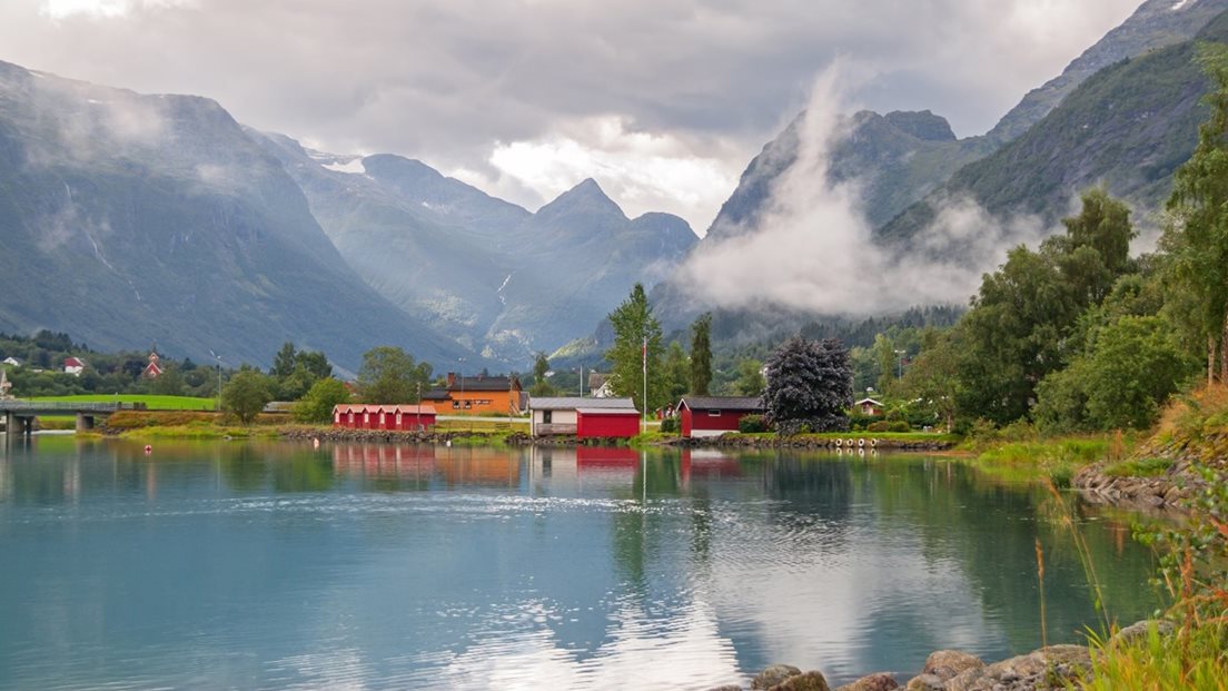 Bilde av landskap med ny Geovekst-logo