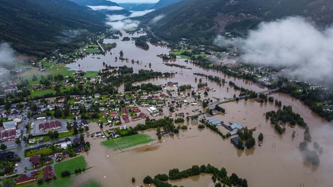 Flommen Hans på Ringerike, med vanndekte åkrer og flomutsatte hus