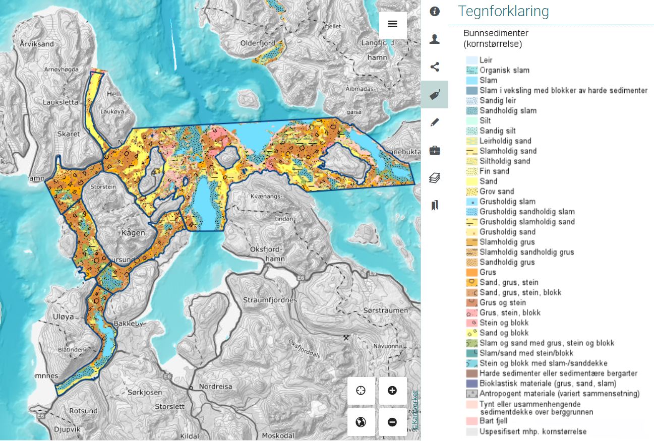 Kart over bunnsedimenter (kornstørrelse) fra Skjervøy og Kvænangen. Kartleggingsområdet er avgrenset med blå linjer. Bakgrunnskartet er en skyggelagt terrengmodell der de kraftigste blåfargene viser de dypeste områdene.