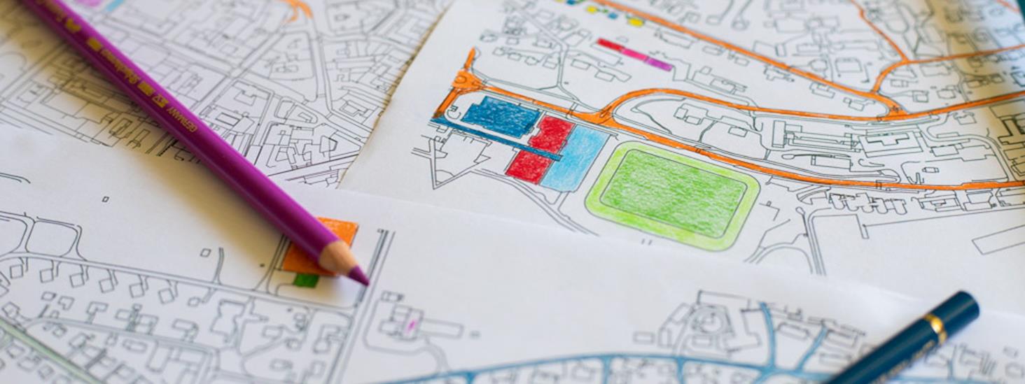 Fargeblyanter og utskrift av fargeleggingskart. Foto: Hanna Hauan, Kartverket