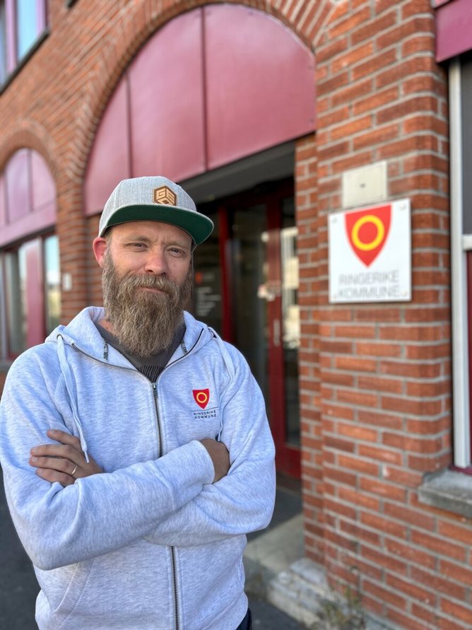 Bilde av mann med skjegg. Tom Erik Bakkely Aasheim i Ringerike kommune. Foto: Synne Storvik