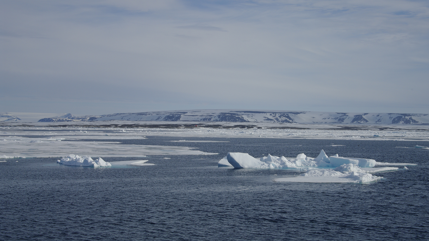 Sjøis i fravann på Svalbard