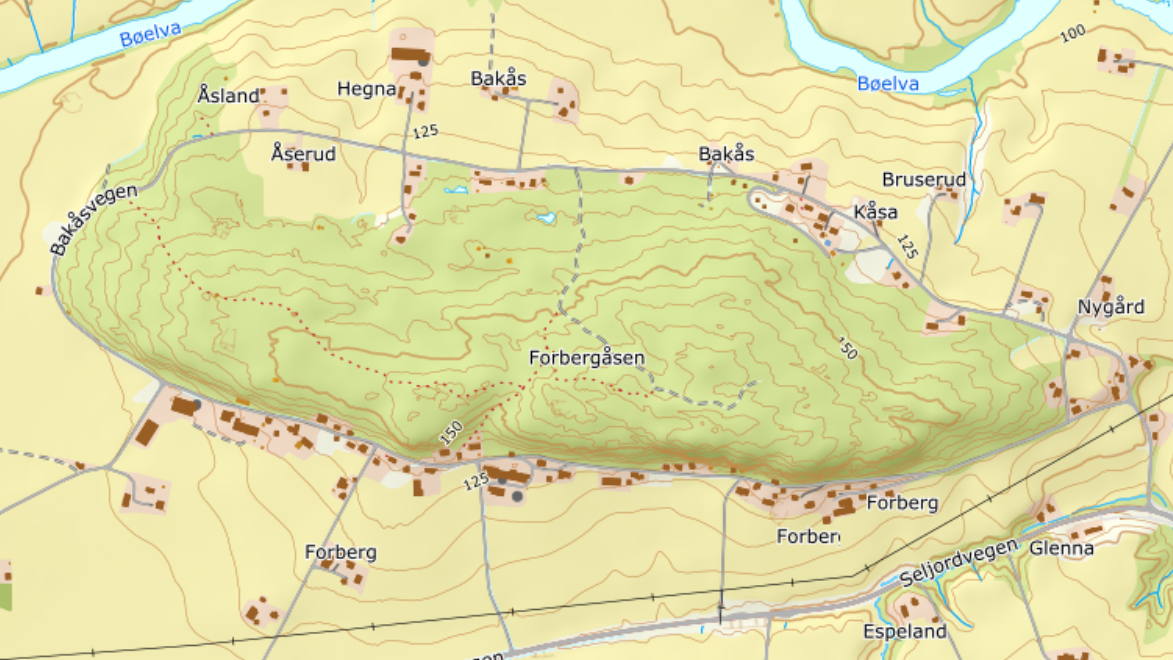Kartutsnitt med mange stedsnavn, blant annet Forberg&aring;sen, Bak&aring;s, K&aring;sa og Bruserud